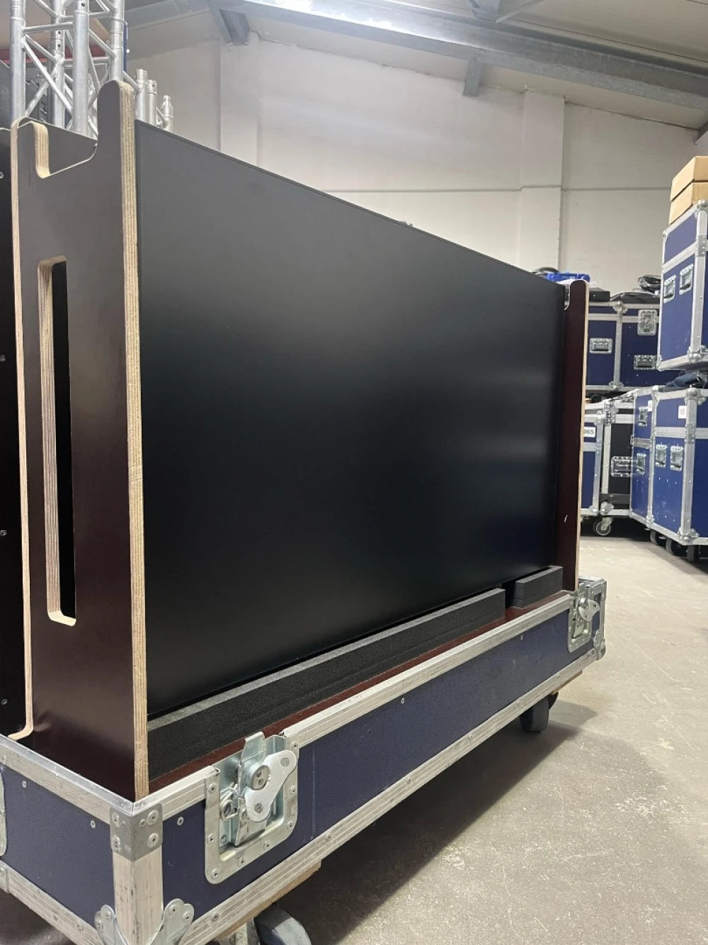 Video wall NEC MultiSync X464UNV-3 4K – imagine 3